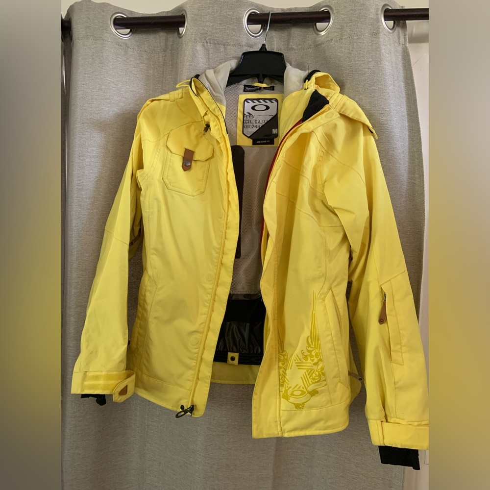 Womens oakley ski or snowboarding Jacket. Barely worn